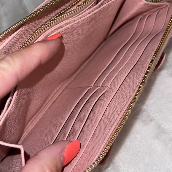 💛 SOLD 💛 Prada Saffiano Bow Zip Wallet Pink - Picture 10 of 17